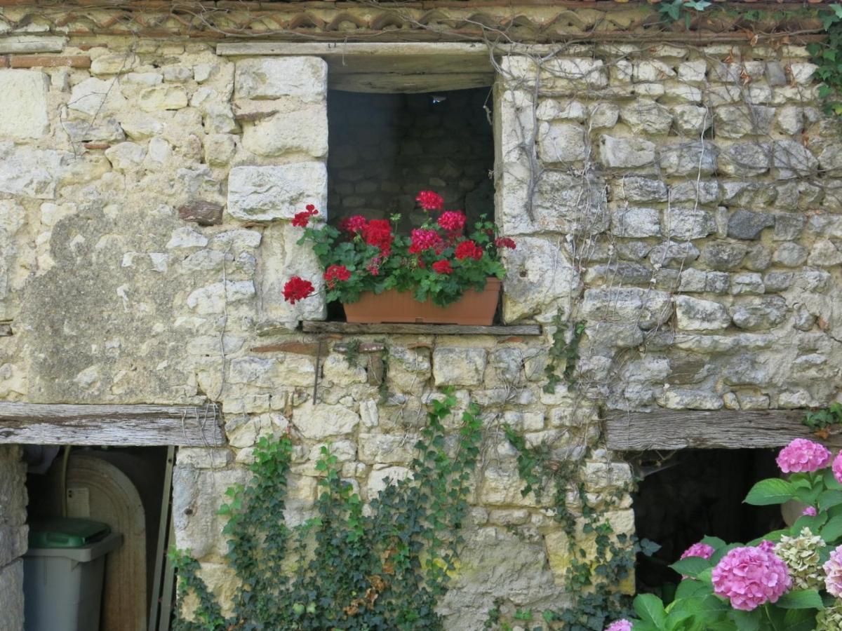 Au Relais De Neche. Bed & Breakfast Begues Exterior photo